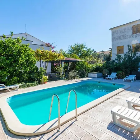 Apartment Stunning In Kastel Stari With Wifi Kastela