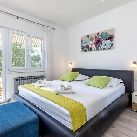 Apartment Stunning In Kastel Stari With Wifi