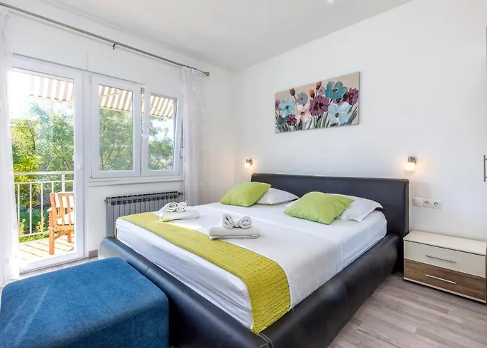 Apartment Kastel Stari 19